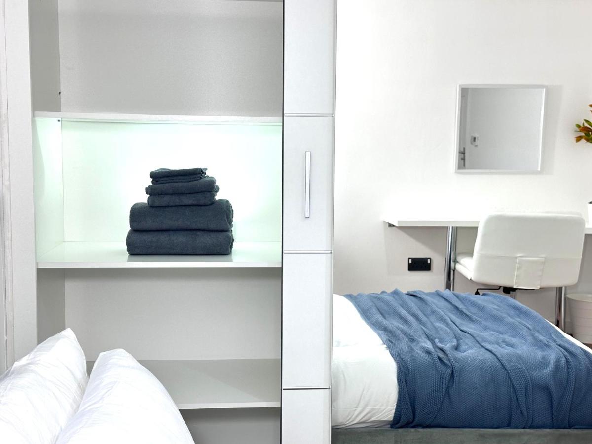 London Cosy 2 Bedroom Modern Suite Central, Excel, Stratford Wanstead Sleeps 4 - B&B