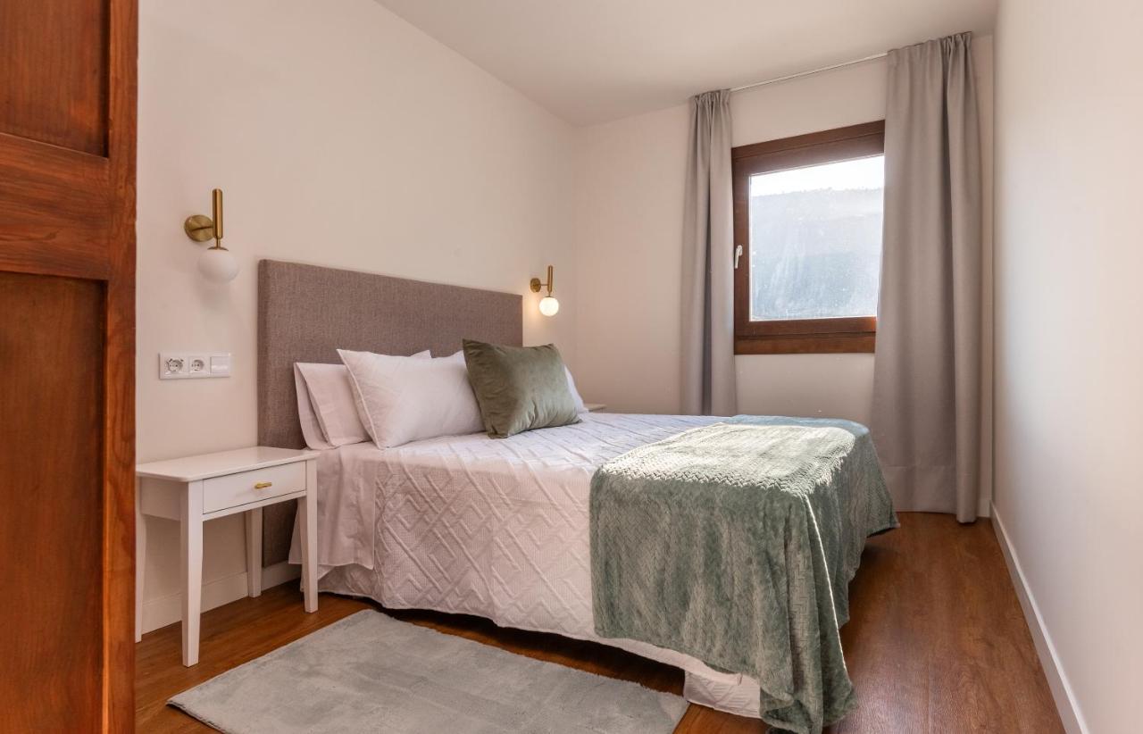 Two-Bedroom Apartment with Mountain View