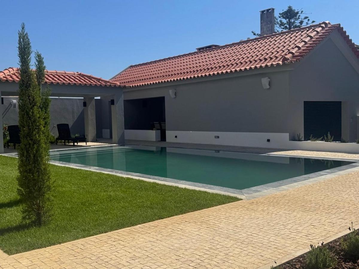 Casa com jardim perto da praia - B&B Sesimbra