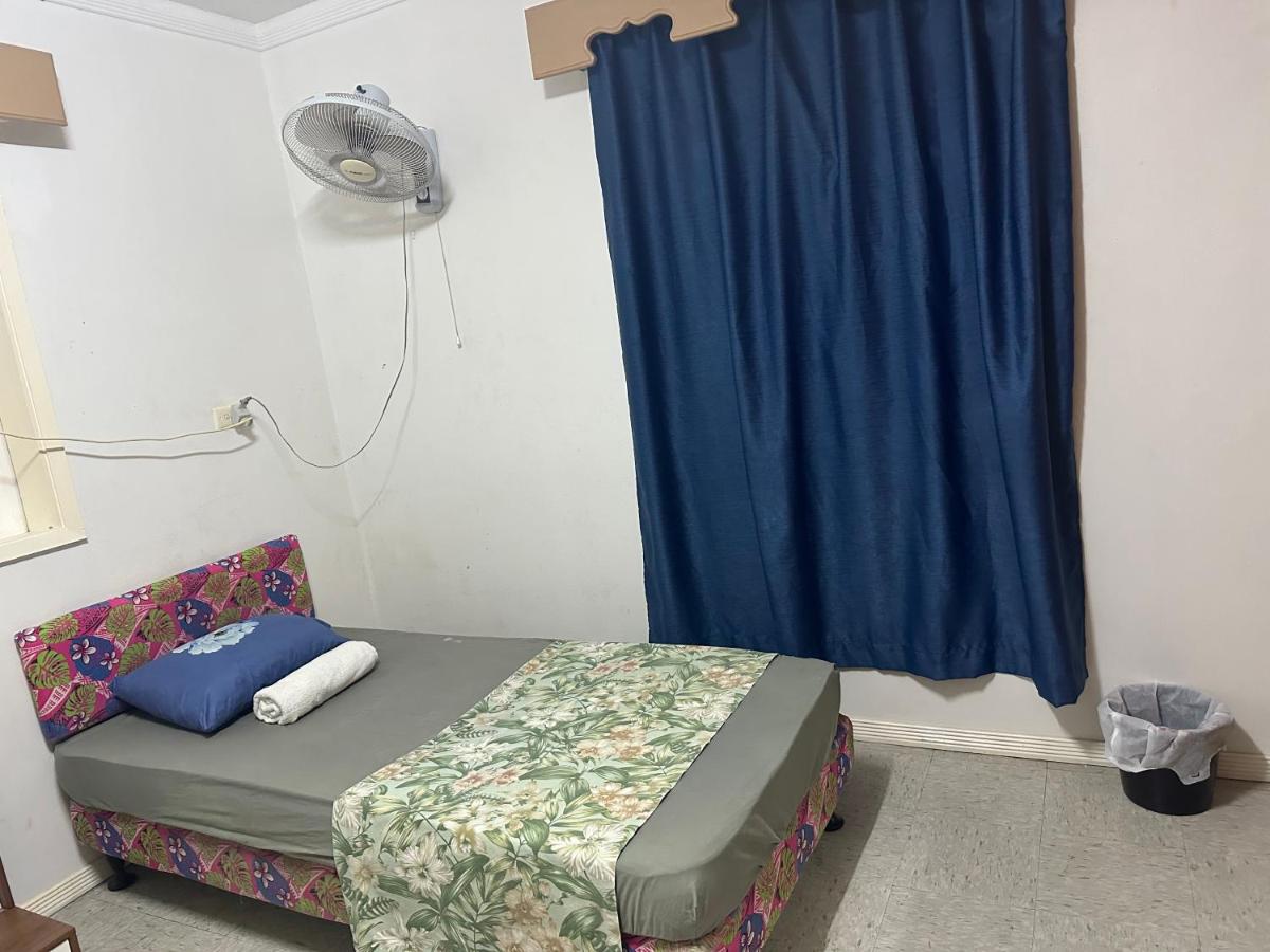 Lit Simple dans Dortoir pour Femmes