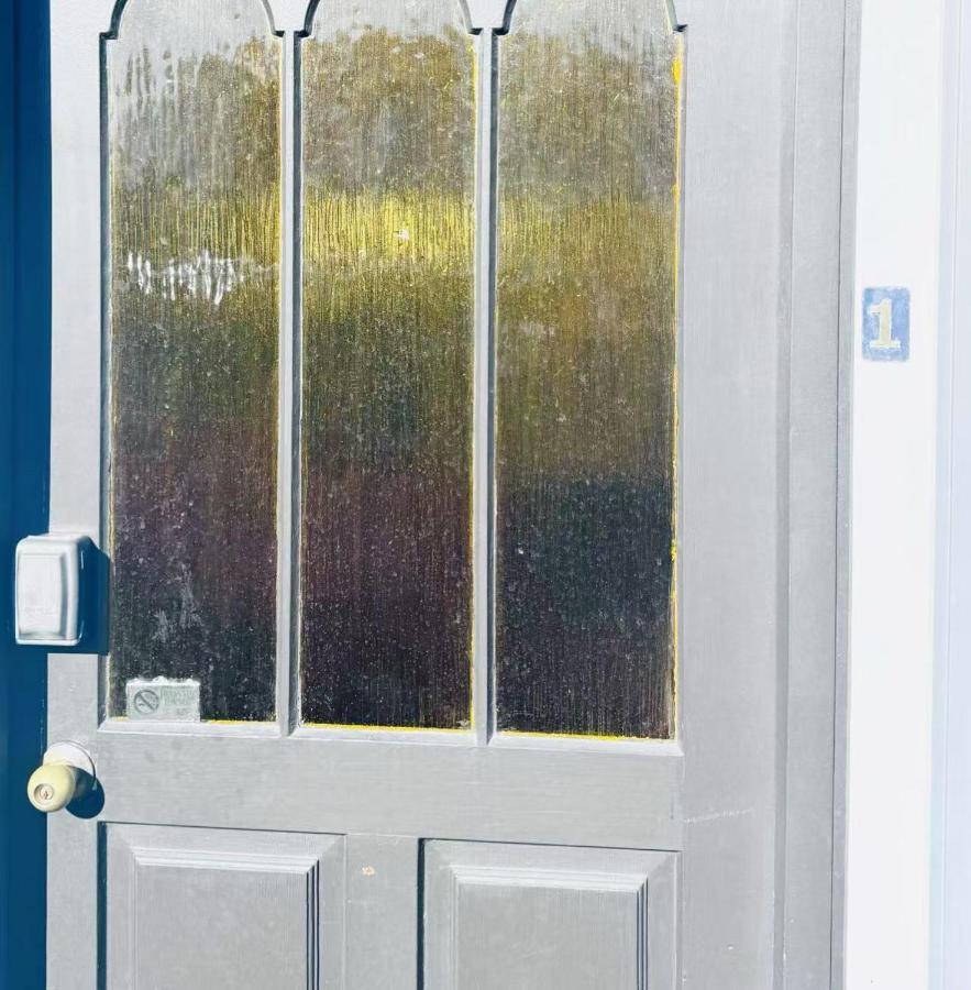 Merivale Court Family Suit - B&B