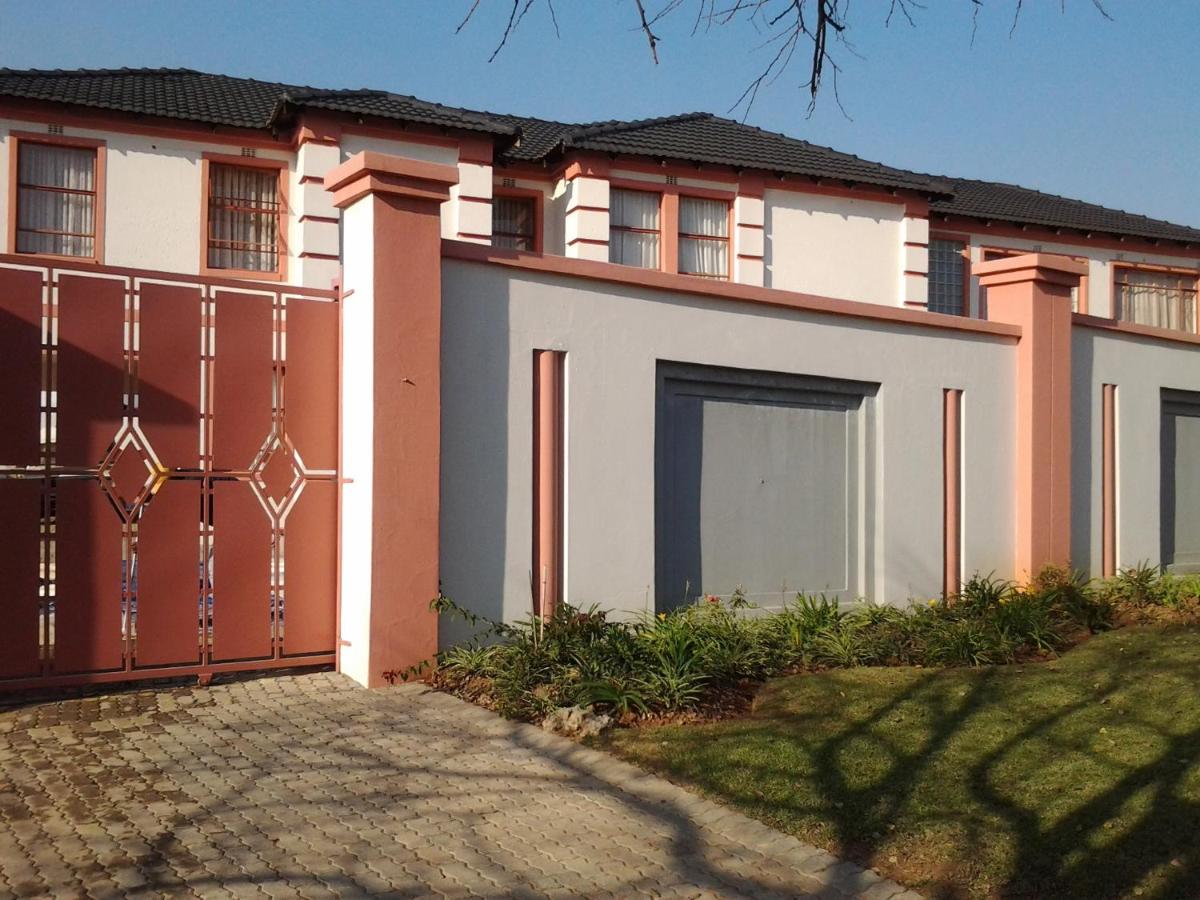 B&B Kempton Park - Moshitametsi Guesthouse - Bed and Breakfast Kempton Park