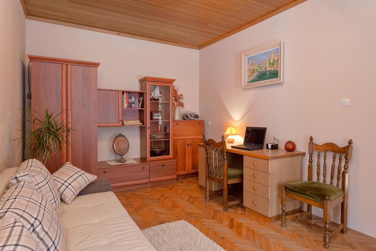Holiday Home Leonida - Bed and Breakfast Jelsa