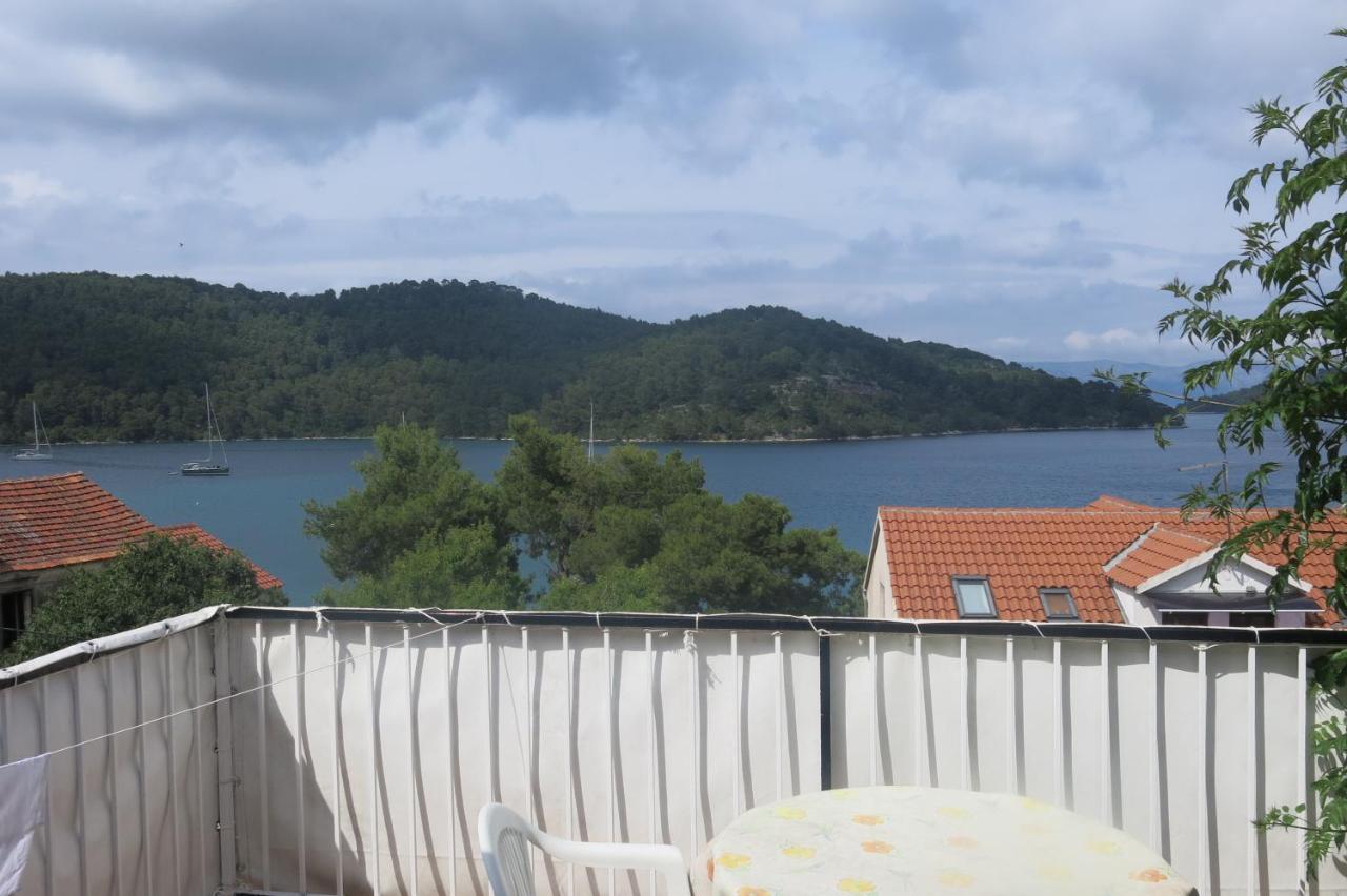 Apartamento de 1 dormitorio con terraza y vistas al mar