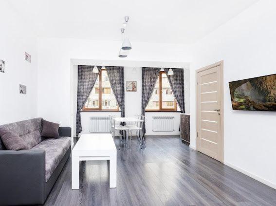 Comfortable 2 Bedroom,New Building near Seasons Park! - Bed and Breakfast Jerevan