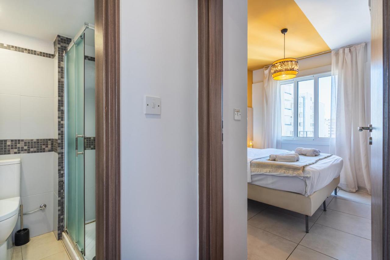 Made with love 1-BR Apt By Finikoudes Beach - B&B