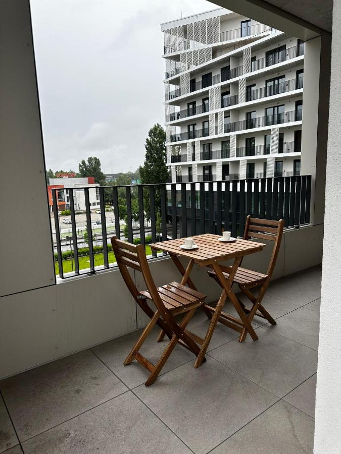 Stylish 1BR & 1LR Apartment Cozy City View - B&B Nivy