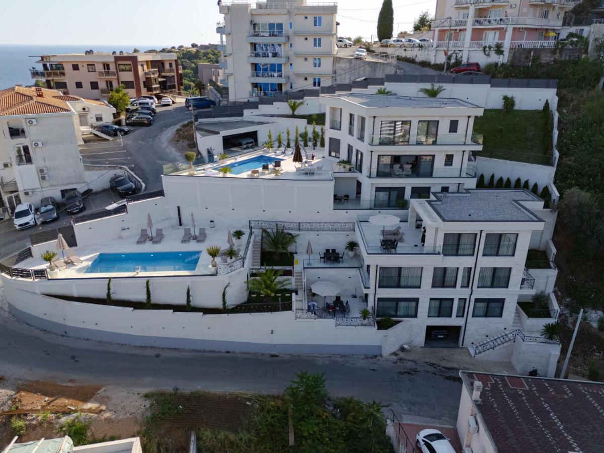 Two-Bedroom Apartment with Terrace and Sea View