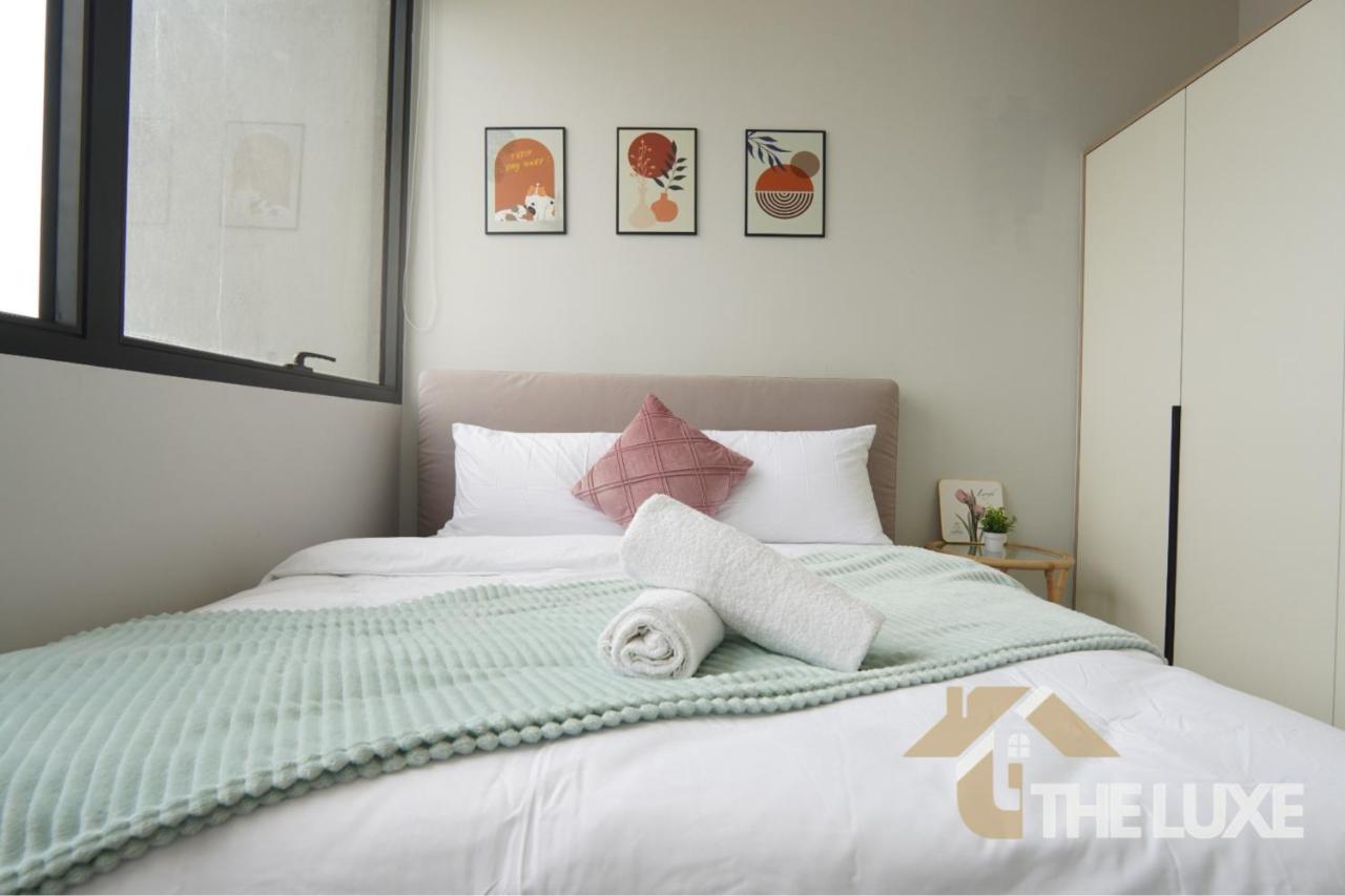 Three-Bedroom Apartment with Balcony