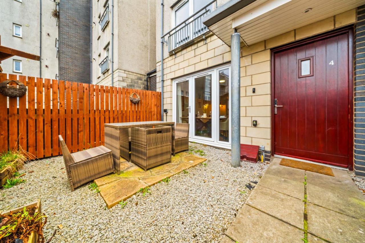 Modern 5 Bedroom Townhouse with Free Parking - B&B