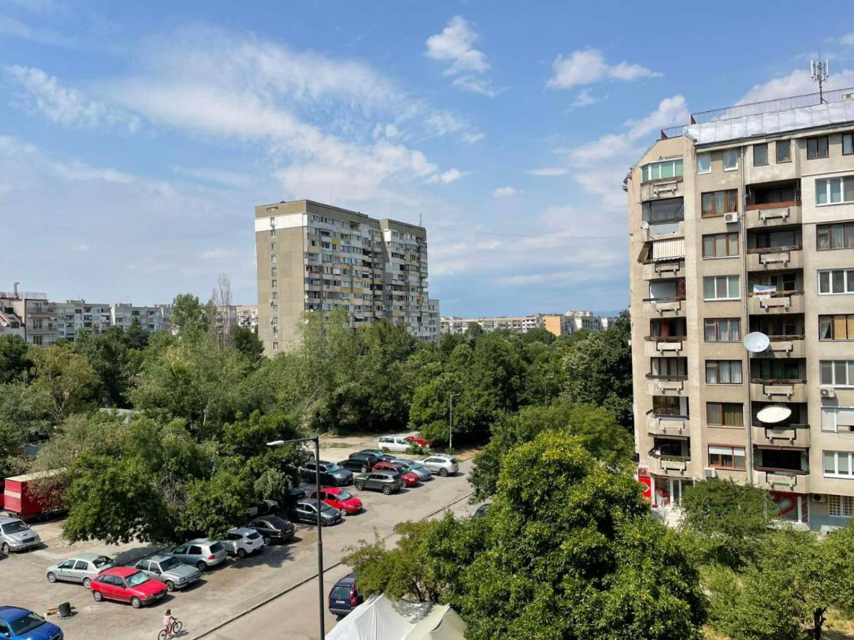 Blue Orchid Studio near airport & free parking - B&B Sofia