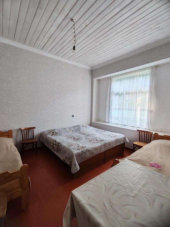 Dreibettzimmer mit Gemeinschaftsbad