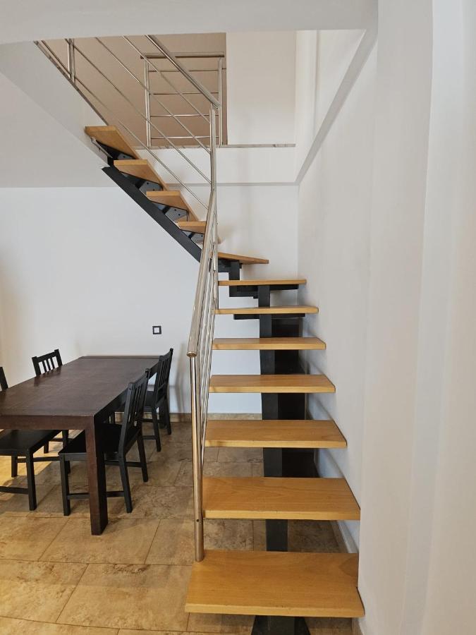 Duplex amb terrassa al centre de Vidreres - B&B Vidreras