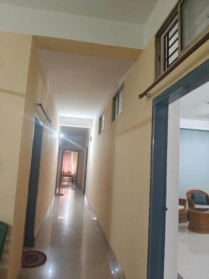 Shimrays Minimalist AC Hostel - Hengabari - Bed and Breakfast Guwahati