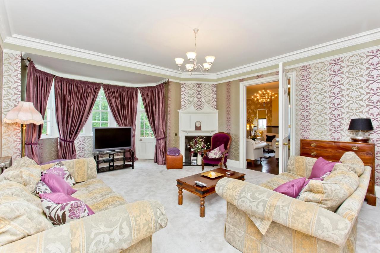 Luxury-3-bedroom Ramsay Garden Apartment next to Edinburgh Castle - Chambres d’hôtes Édimbourg