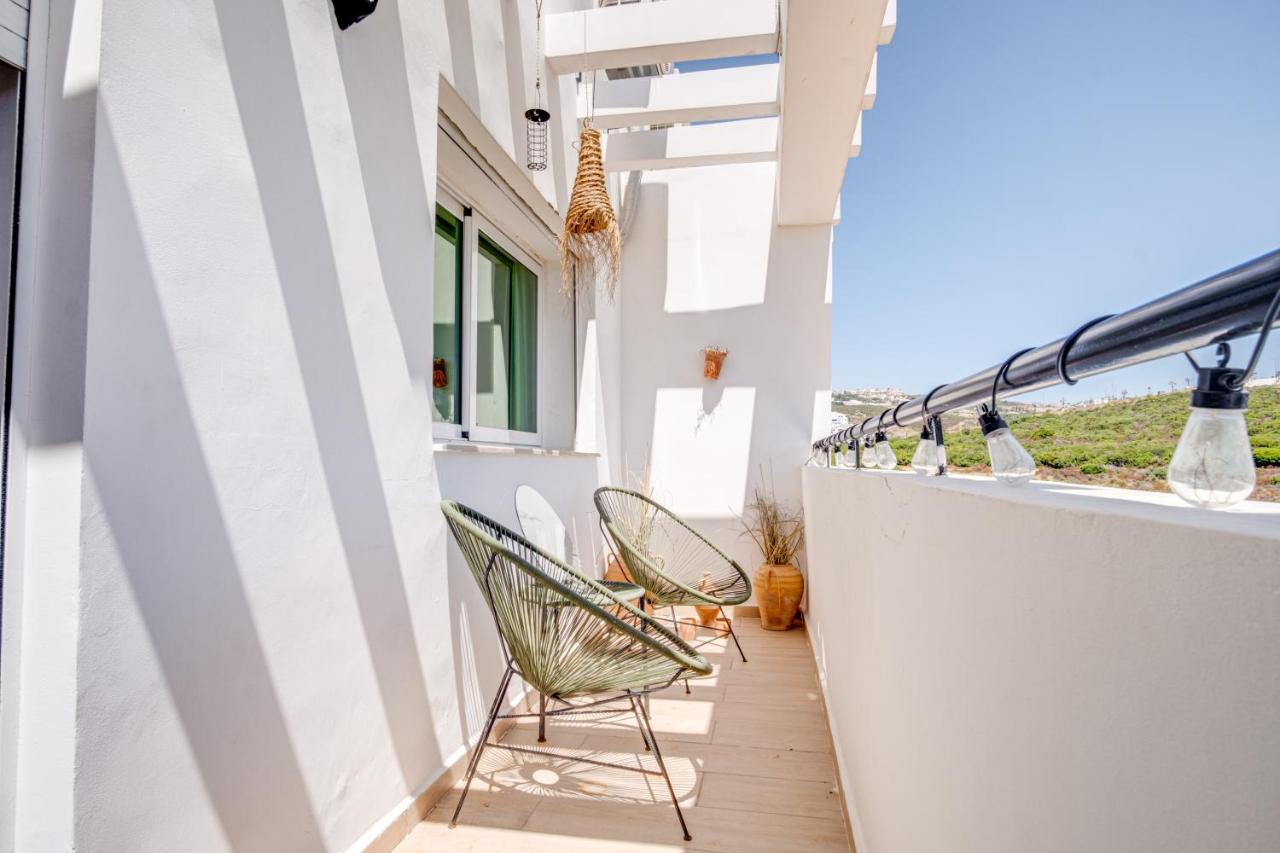 Chique & Stylish 2BR Apartment - Tanger Malabata - Fast WiFi - B&B Tangeri