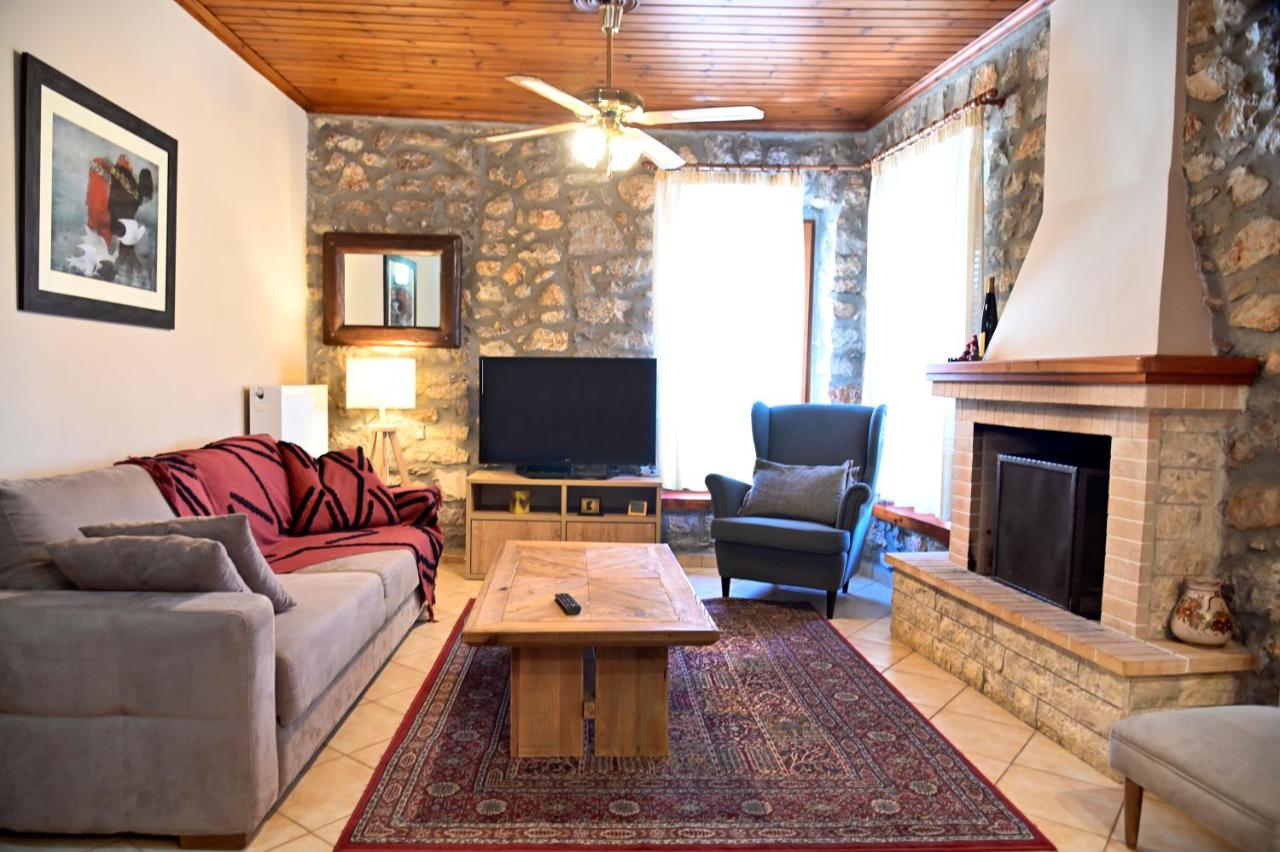 Stone house Amfikleia - Bed and Breakfast Amfíkleia