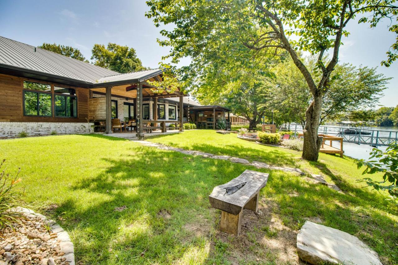 Cotter Home with Direct Access to White River! - Bed and Breakfast Cotter