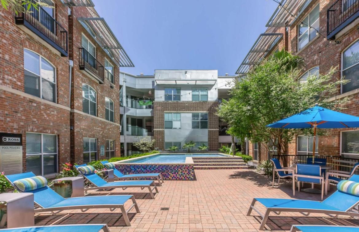 The Dallas Den Sleeps 10 - Ferienwohnung Dallas