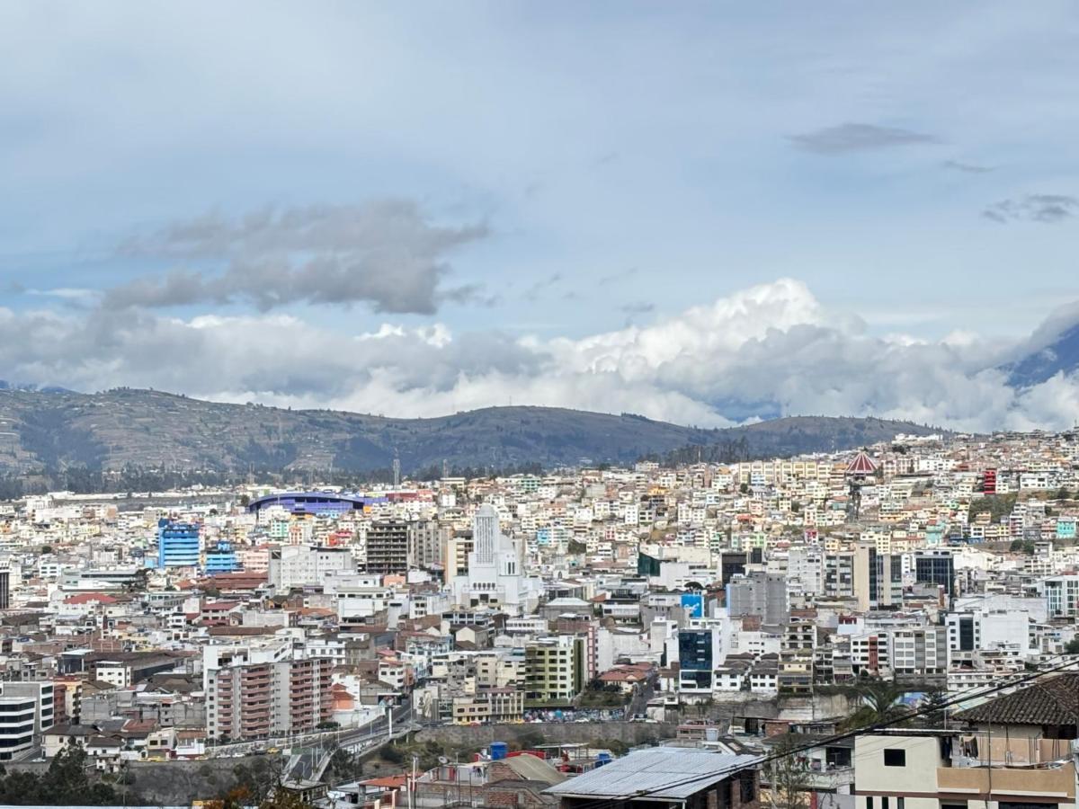 Cómodo apartamento con aire puro y vista panorámica ideal para turistas - Chambres d'hôtes Ambato