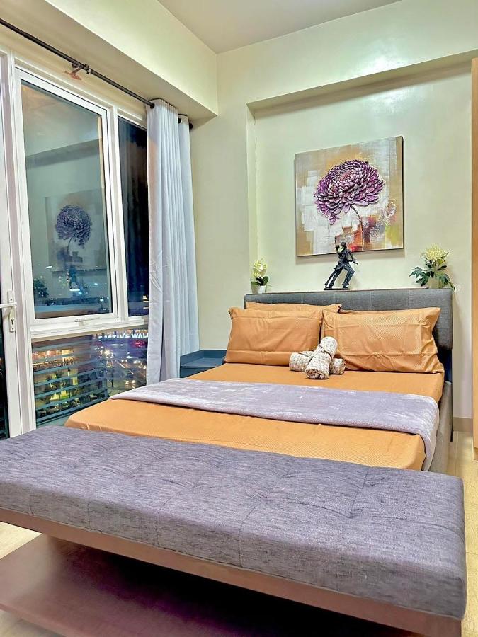 One Madison Place Studio Unit with Balcony - B&B Iloilo