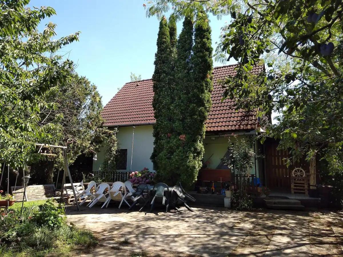Árnyas, nyugodt apartman Siófokon nagy kerttel - B&B