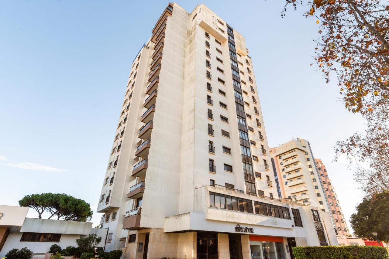 3BR Apt w Balcony and Sea View - B&B Cascais