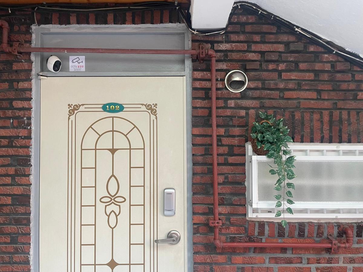 'Seoul SOM' 2mins to Gunguk Univ Station, 1 stop to Seongsu Station, KSPO - B&B Seul
