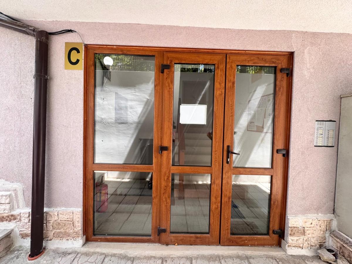 One-Bedroom Apartment with Balcony
