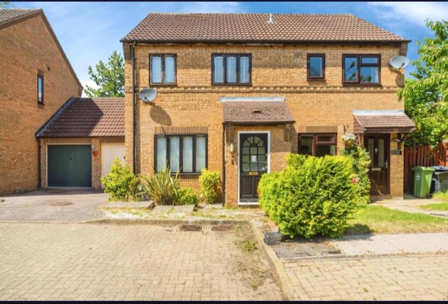 Milton Keynes 3 Bedrooms - B&B