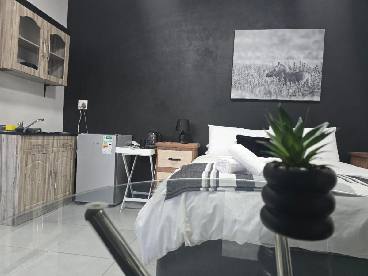 Moo Manor Flat 1 - Bed and Breakfast Kimberley