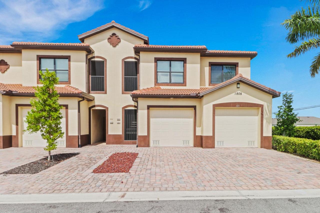 Luxury Oasis - Fresh impovements, Pool & Patio - B&B