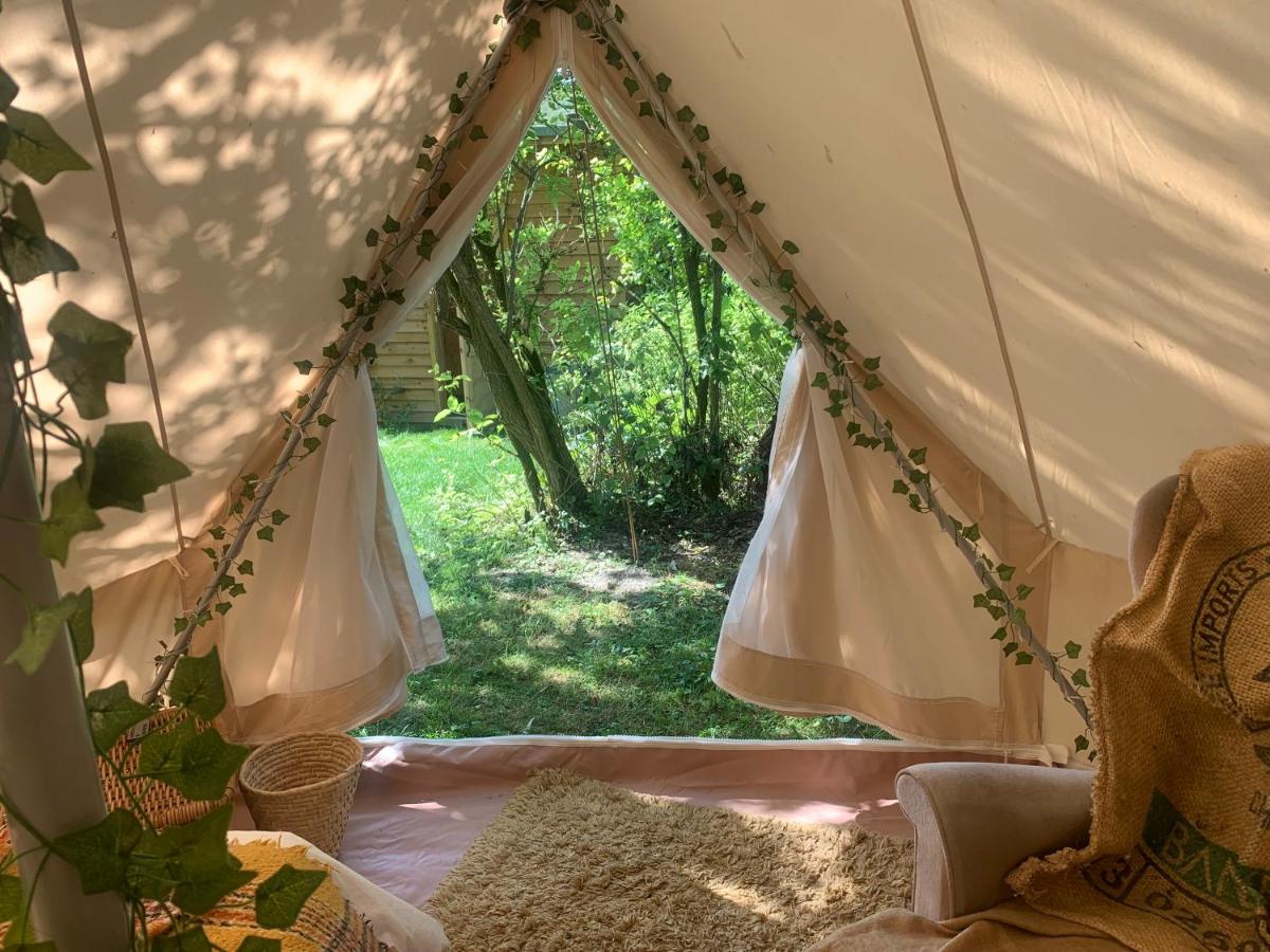 Plum Tree Glamping near Brighton - B&B