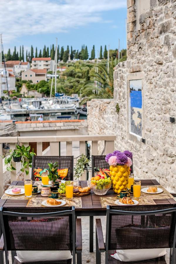 Luxury Villa Unikat with Seaview & Jacuzzi - Ferienwohnung Milna