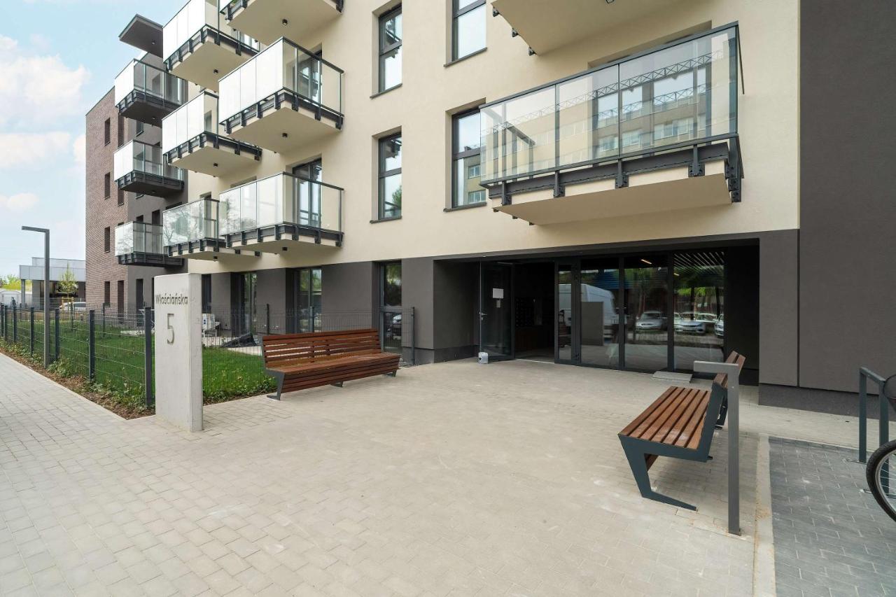 Tasteful Apartment with Parking and Gym by Noclegi Renters - B&B