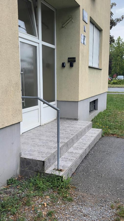 Apartman KOCKICA Entry with PIN 0-24h , Free parking - B&B