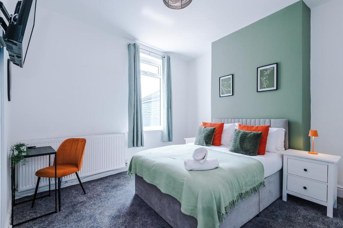 NEW! Modern 3-Bed House, Free Parking, Fast Wi-Fi & Easy Manchester Access - Ferienwohnung Manchester