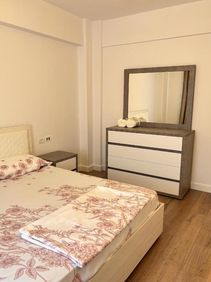 Alvaros Apartment - Bed and Breakfast Tirana