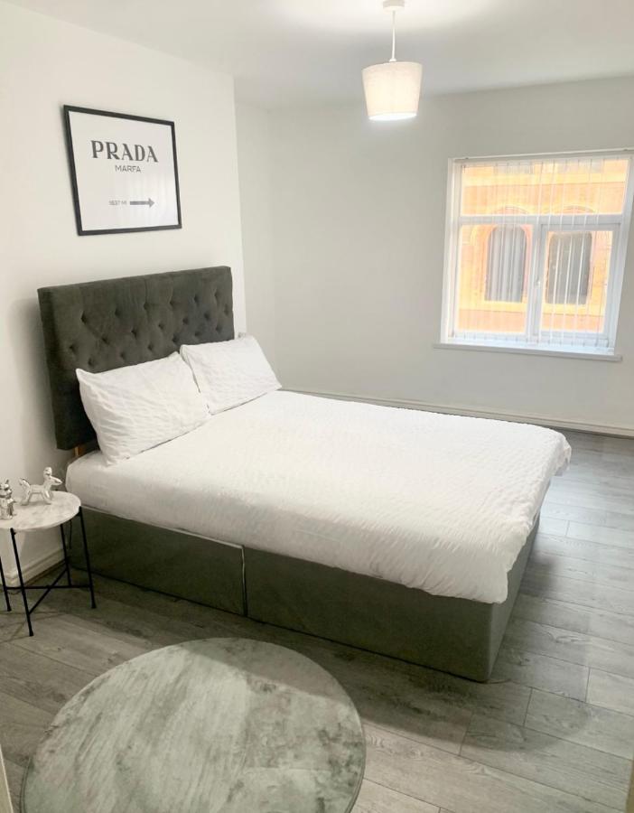 Stylish City Getaway Apartment - B&B Dukinfield