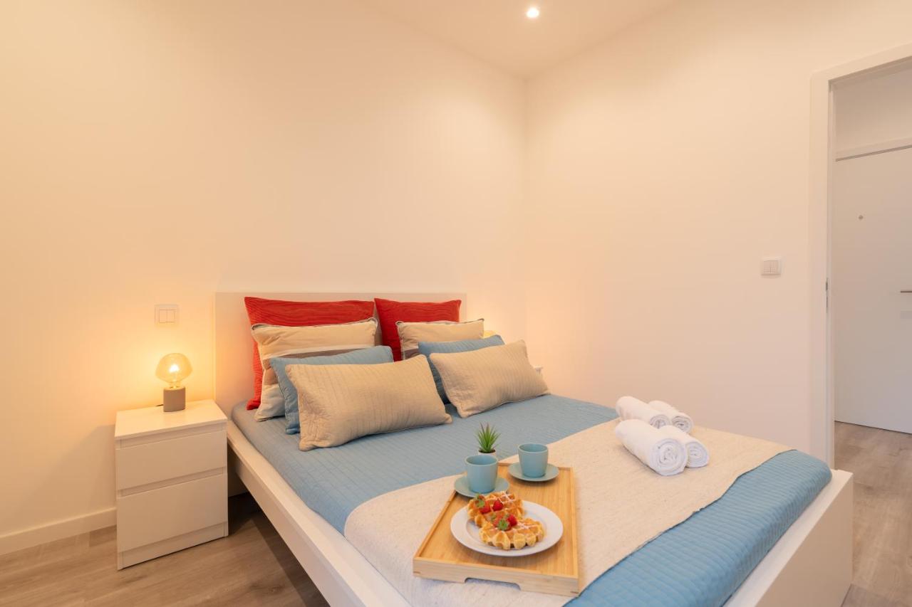 Trendy Matosinhos Flat by HostWise - Bed and Breakfast Matosinhos