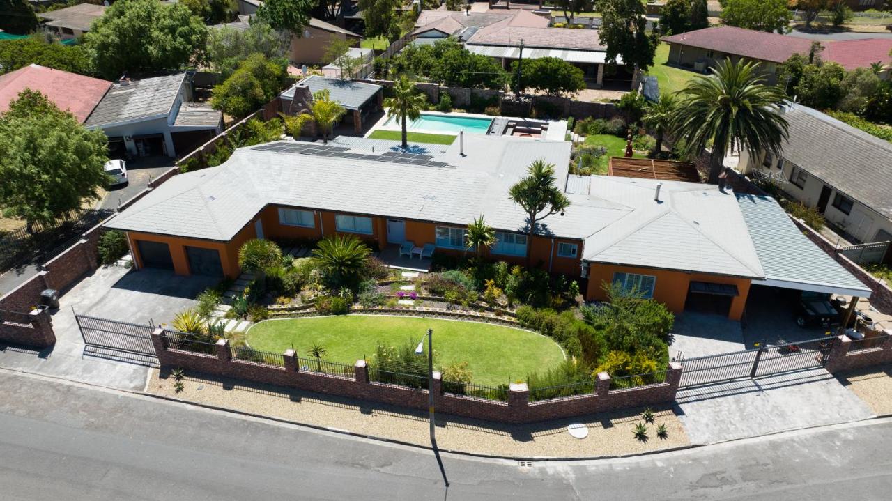 Garten Wohnung mit Pool, 2 Schlafzimmer - B&B