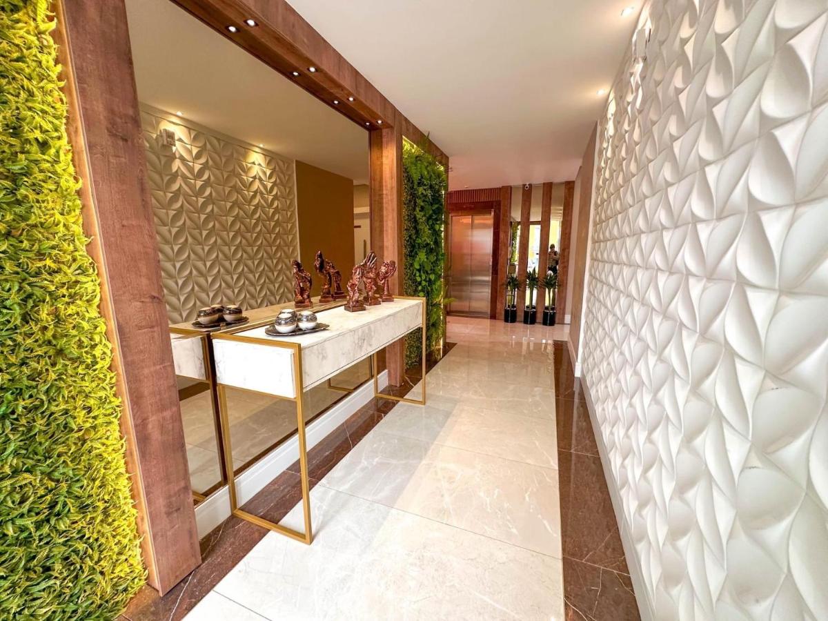 Apartamento, praia de Bombas a uma quadra do mar, com piscina aquecida - B&B Bombinhas