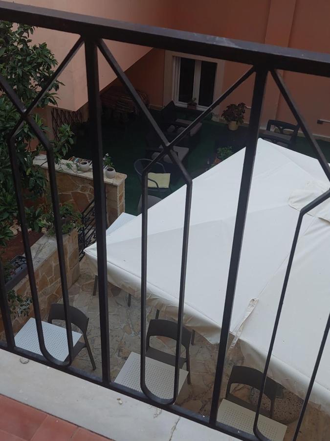 Camera Familiare con Vista Giardino