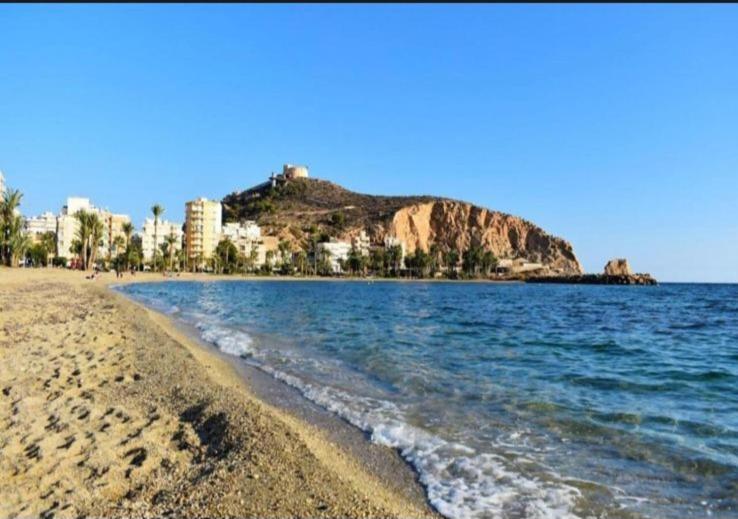 Aguilas playa colonia amplio y céntrico con parking - B&B Águilas