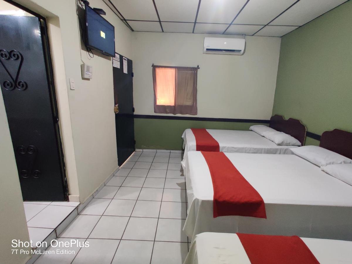Chambre Triple avec Salle de Bains Privative
