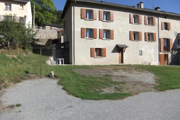 Appartement chaleureux avec véranda - B&B Formiguères