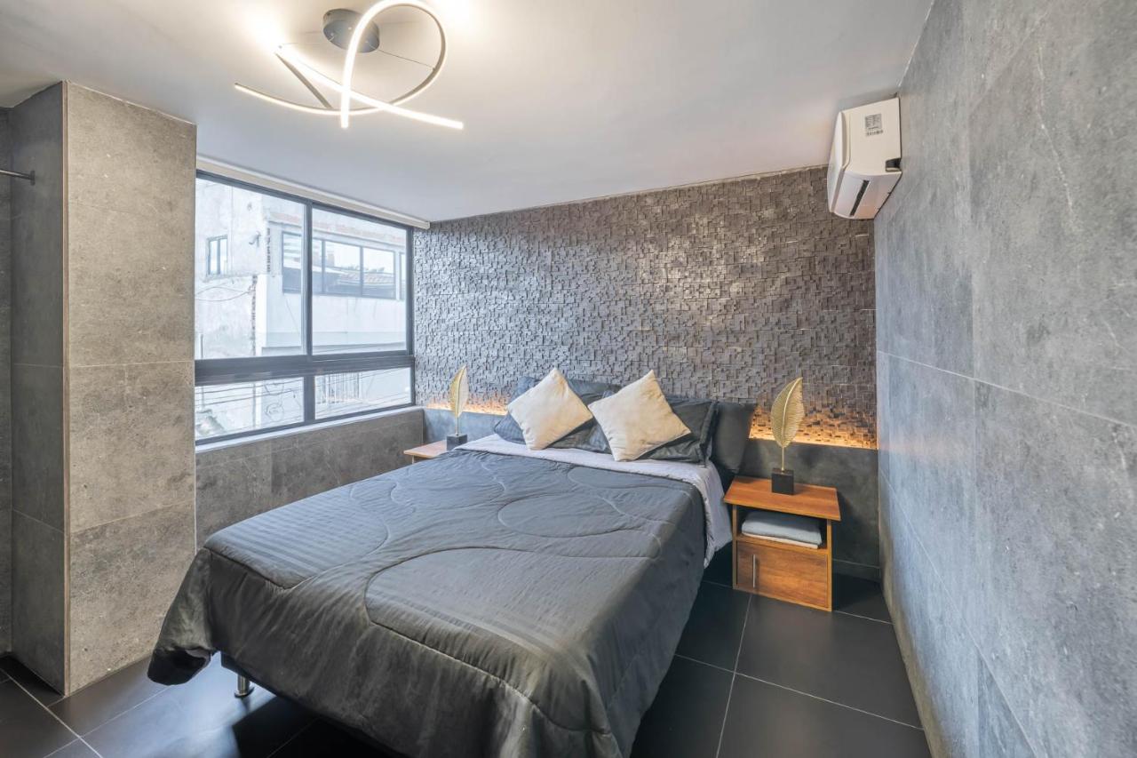 3 bedroom apartment, one block from lleras park p12 in medellin - B&B El Poblado