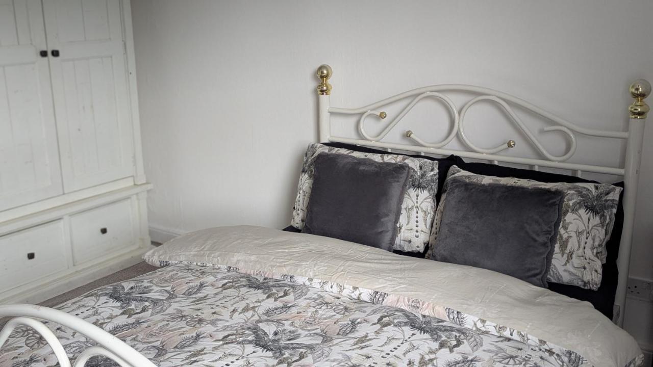 Harrogate Central Victorian through terrace 2brd - Bed and Breakfast Harrogate