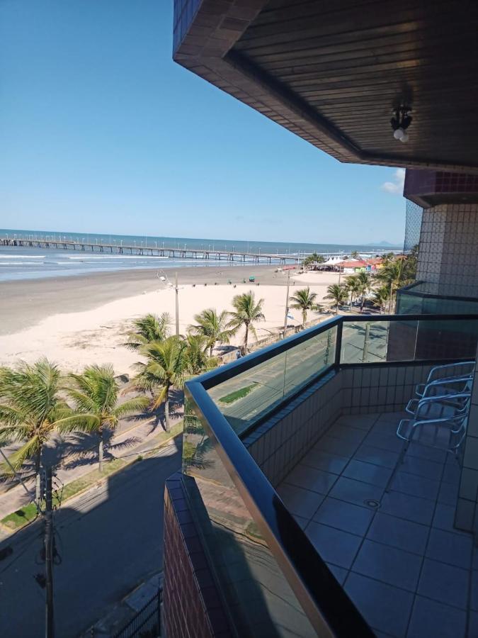 Apartamento pé na areia com sacada e garagem 2 banheiros - B&B