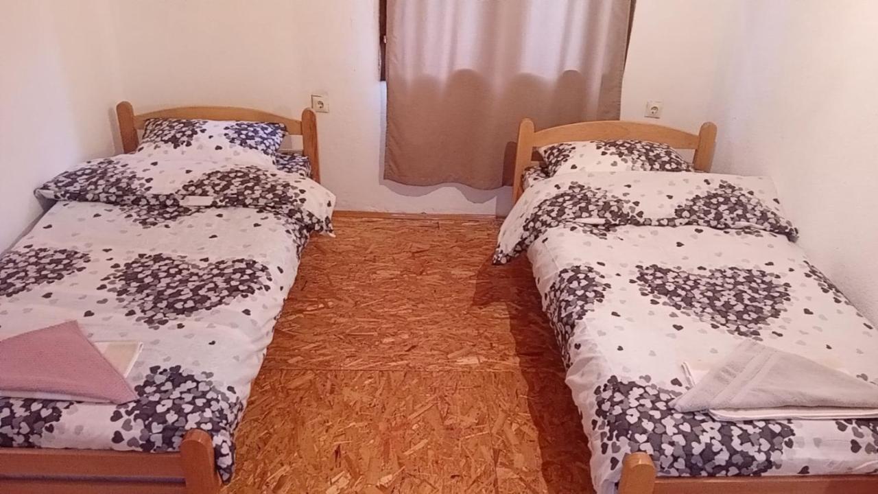 Habitación Doble con baño compartido - 2 camas